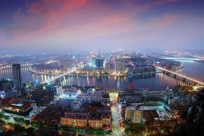广西第二大城市,人口396万,是中国五大汽车城之一